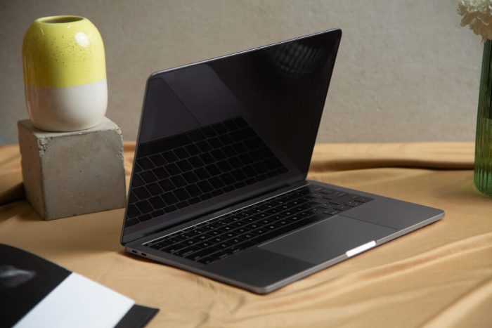 Cómo comprobar si tu MacBook recibe energía MacBook sin energía o con problemas de arranque